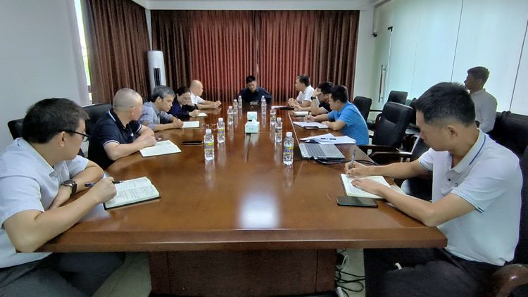 永利yl23411召开“喜迎二十大”信访维稳暨安全生产工作部署会(图2)