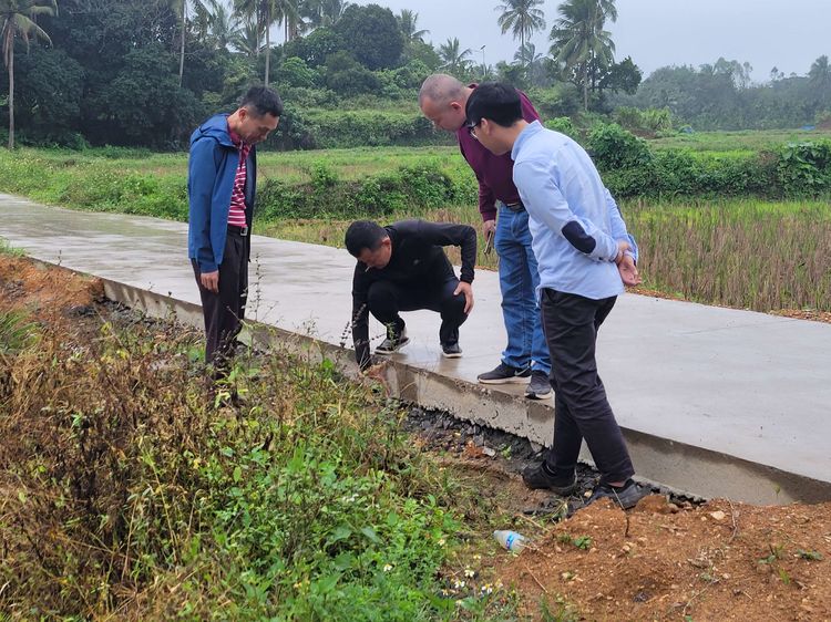 为民办实事｜永利yl23411深入帮扶村勘察机耕路使用前准备情况暨开展消费帮扶活动