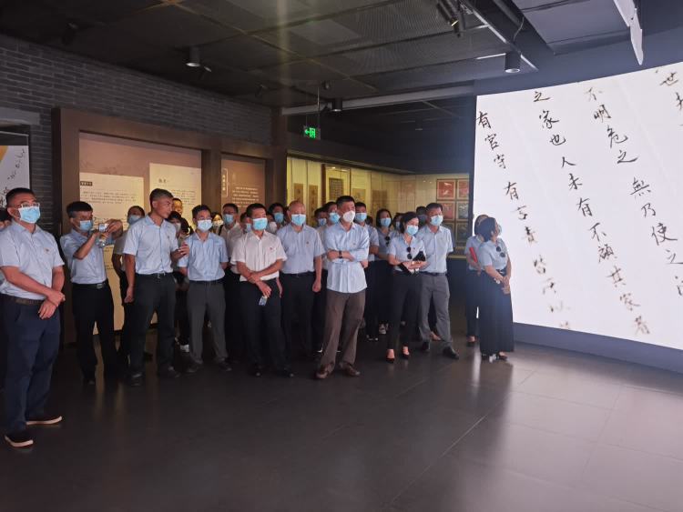 传承海瑞精神 激荡清风正气——永利yl23411开展“清廉国企 青廉有我”主题党日活动(图4)