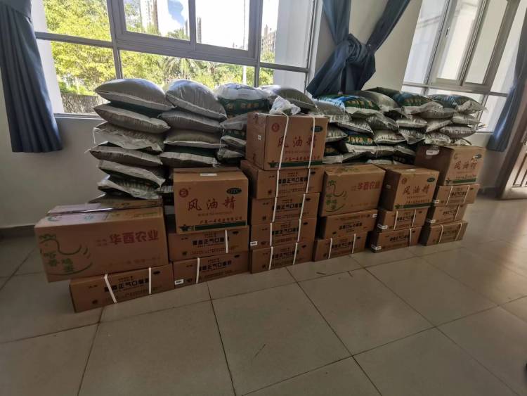 永利yl23411开展2023“夏日送清凉”慰问环卫工人活动(图3)