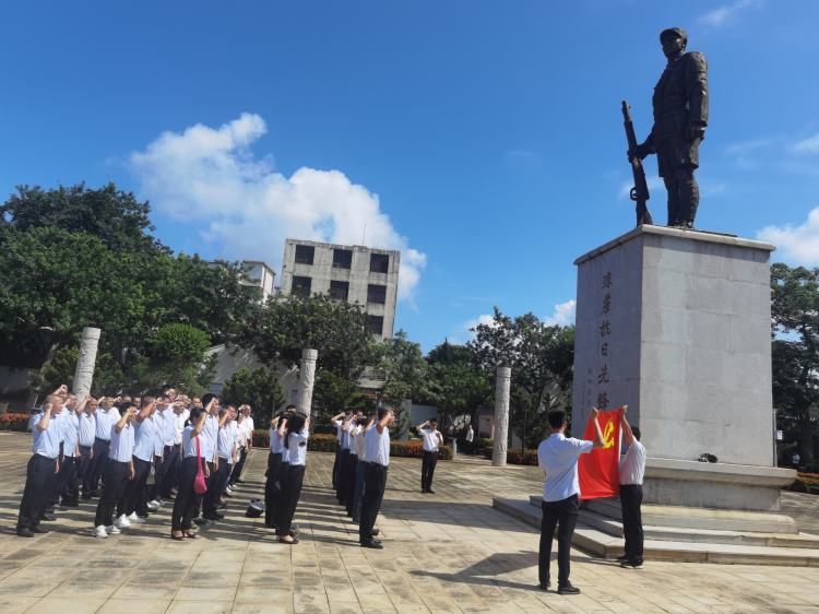 赓续红色基因 奋进时代征程 ——市国资委机关联合永利yl23411开展主题党日暨清廉国企教育活动(图2)