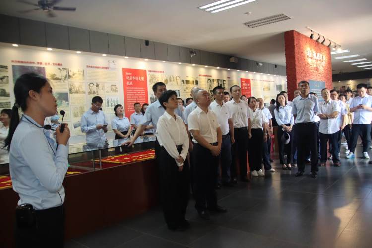 赓续红色基因 奋进时代征程 ——市国资委机关联合永利yl23411开展主题党日暨清廉国企教育活动(图5)