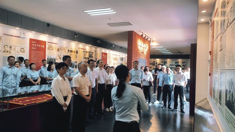 赓续红色基因 奋进时代征程 ——市国资委机关联合永利yl23411开展主题党日暨清廉国企教育活动(图6)