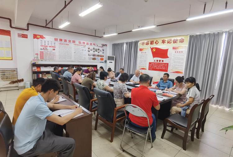 永利yl23411召开支部党员大会集体学习暨进行预备党员转正(图2)