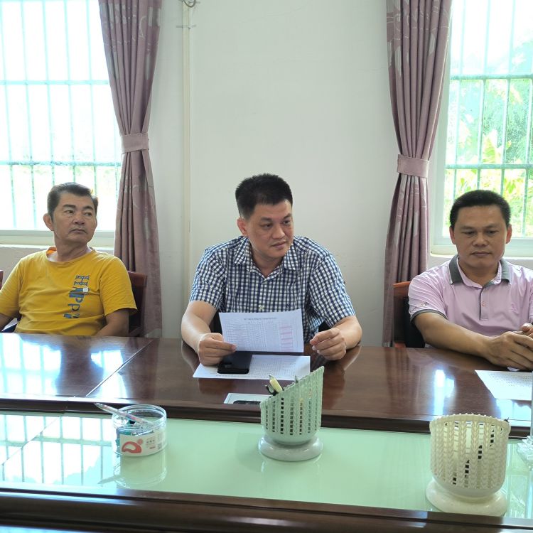 永利yl23411深入结对帮扶村召开帮扶产业发展专题会(图3)