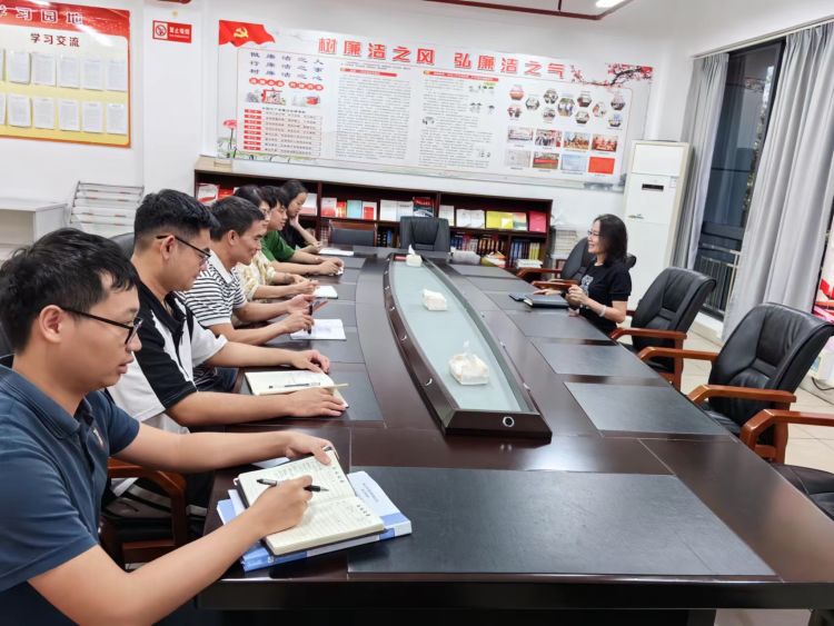 永利yl23411组织开展《国有企业参股管理暂行办法》学习(图2)