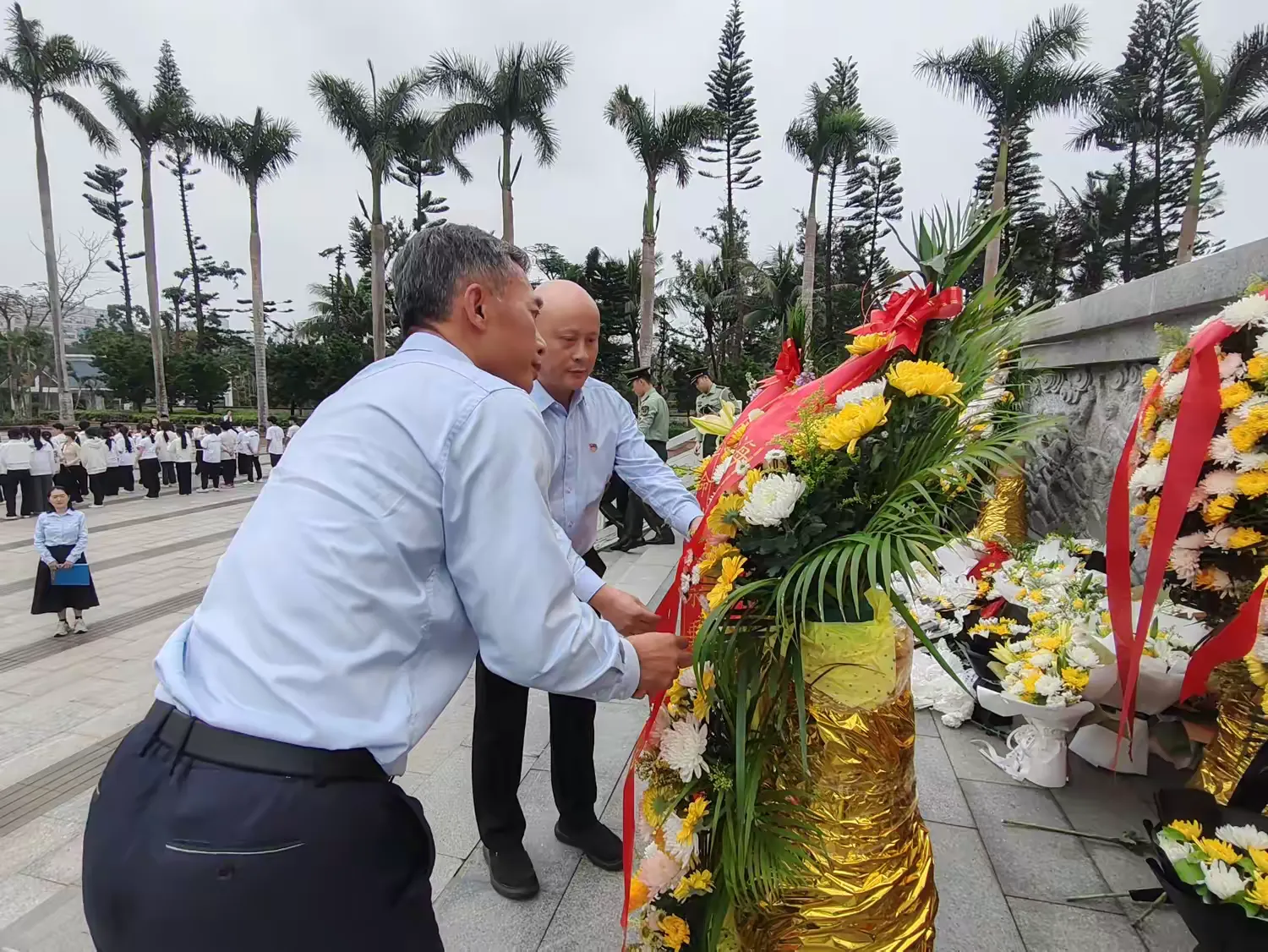 永利yl23411开展“清明祭英烈，奋进谱新篇”主题党日活动  清明时节，春风轻拂，为缅怀革命先烈丰功伟绩，接受红色精神洗礼熏陶，引导党员干部职工将革命传承融入推动公司各项事业高质量改革发展的实践中，2025(图3)