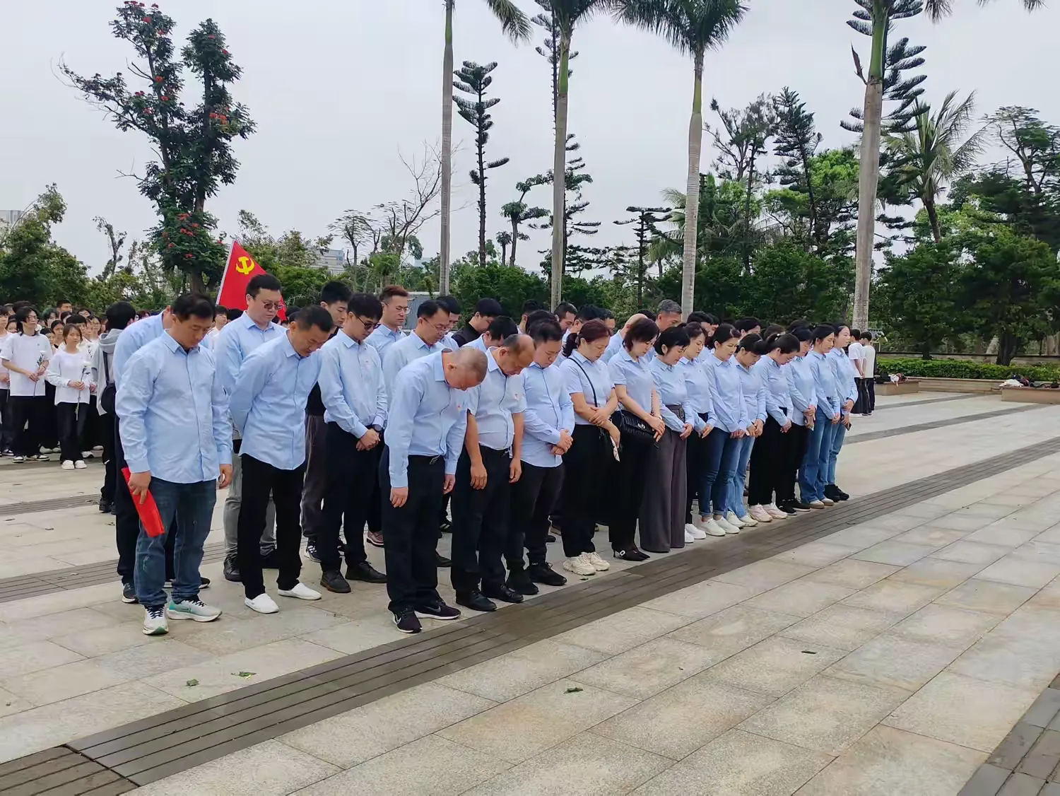 永利yl23411开展“清明祭英烈，奋进谱新篇”主题党日活动  清明时节，春风轻拂，为缅怀革命先烈丰功伟绩，接受红色精神洗礼熏陶，引导党员干部职工将革命传承融入推动公司各项事业高质量改革发展的实践中，2025(图4)