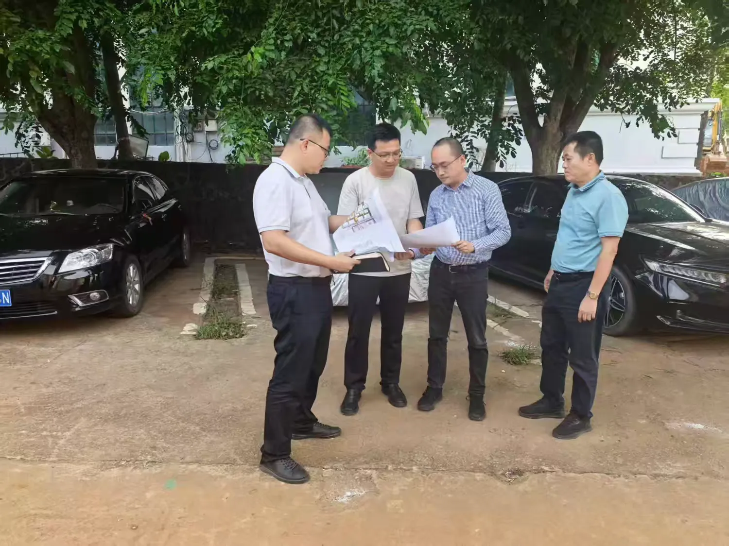 海口综保区管委会杨义主任一行调研海口金盘制造业聚集区创新中心（一期）项目(图2)