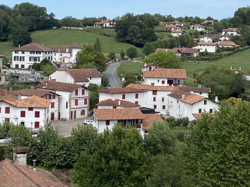 village d'espelette, piment d'espelette, visiter pays basque, itinéraires basques